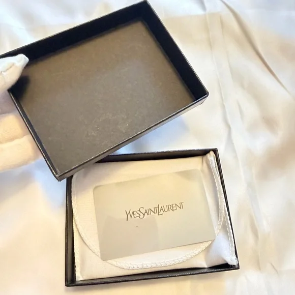 Yves Saint Laurent Gift Box + Dust Pouch - Picture 6 of 6